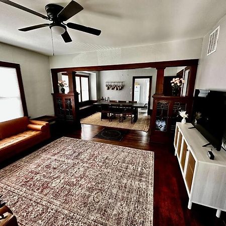 Mrs. Hughes Cottage - 2 Bedroom House W/ Parking Hamilton 외부 사진