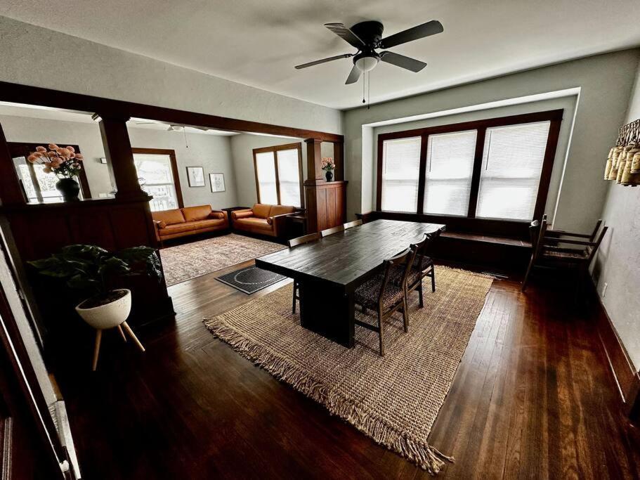 Mrs. Hughes Cottage - 2 Bedroom House W/ Parking Hamilton 외부 사진