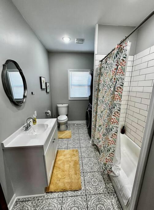 Mrs. Hughes Cottage - 2 Bedroom House W/ Parking Hamilton 외부 사진