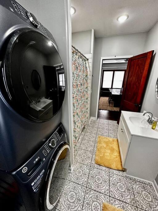 Mrs. Hughes Cottage - 2 Bedroom House W/ Parking Hamilton 외부 사진